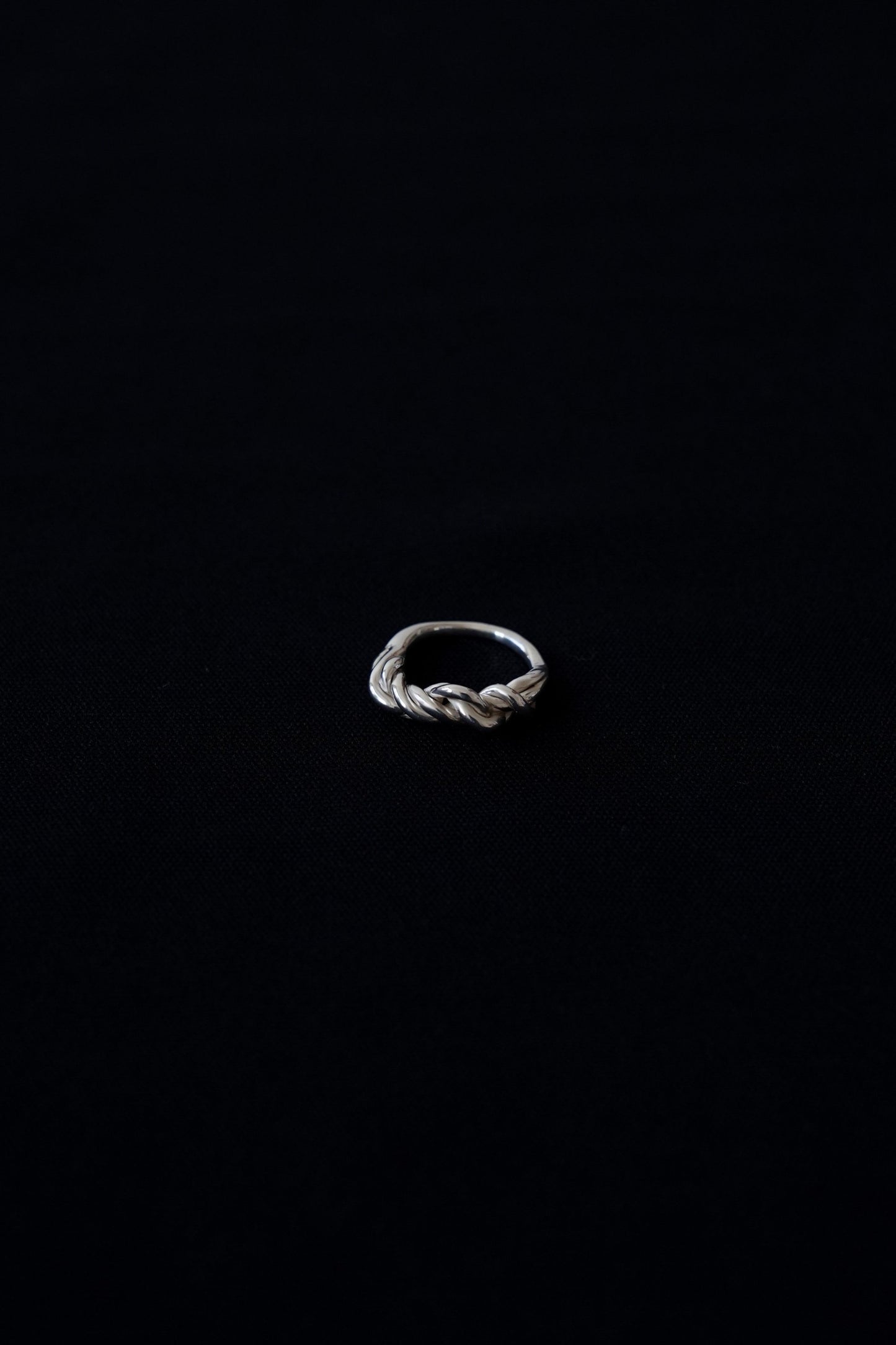 Hilos Entrelazados Ring