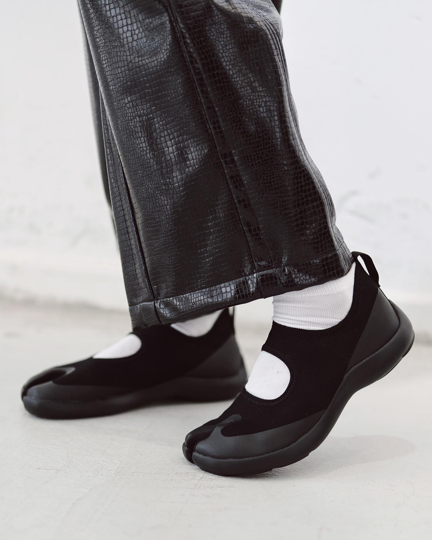 Tabi Sandal