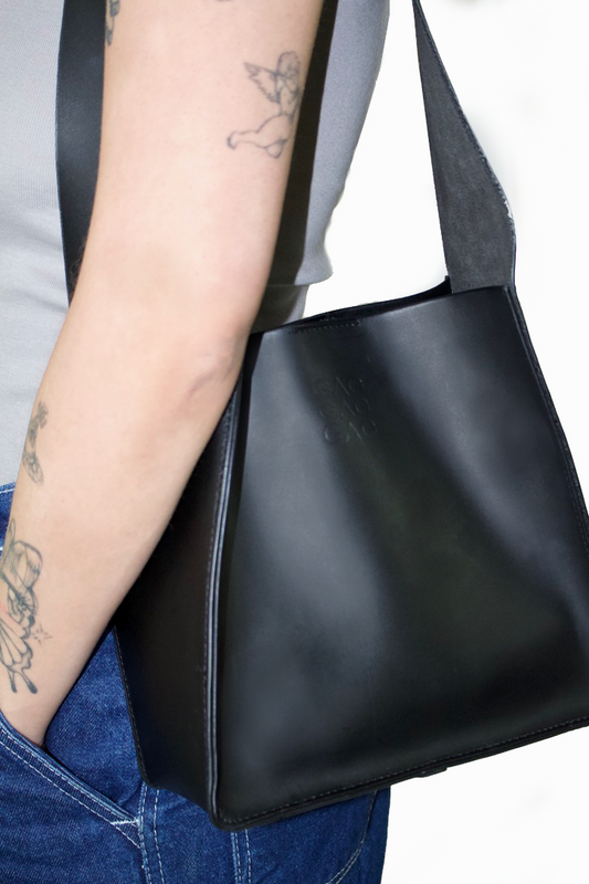 MINI SQUARE TOTE - NEGRA